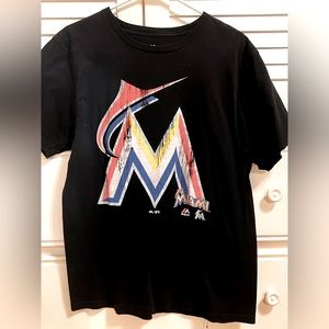 Mens Triple Peak Large Short Sleeve Miami Logo T Shirt.
